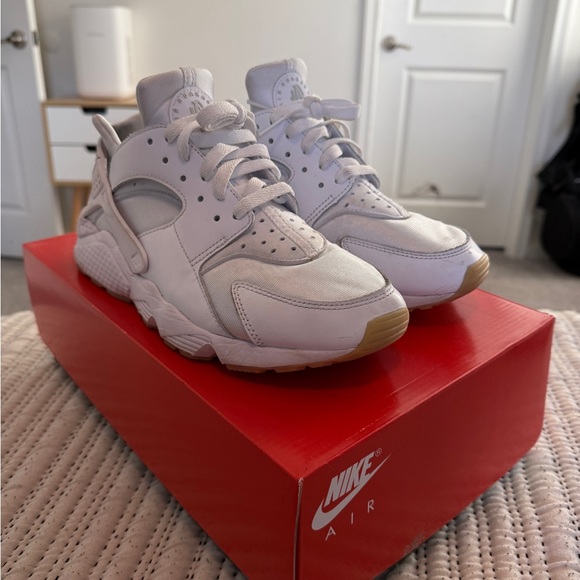 Nike Huaraches ‘Gum Bottom’ - Picture 1 of 8
